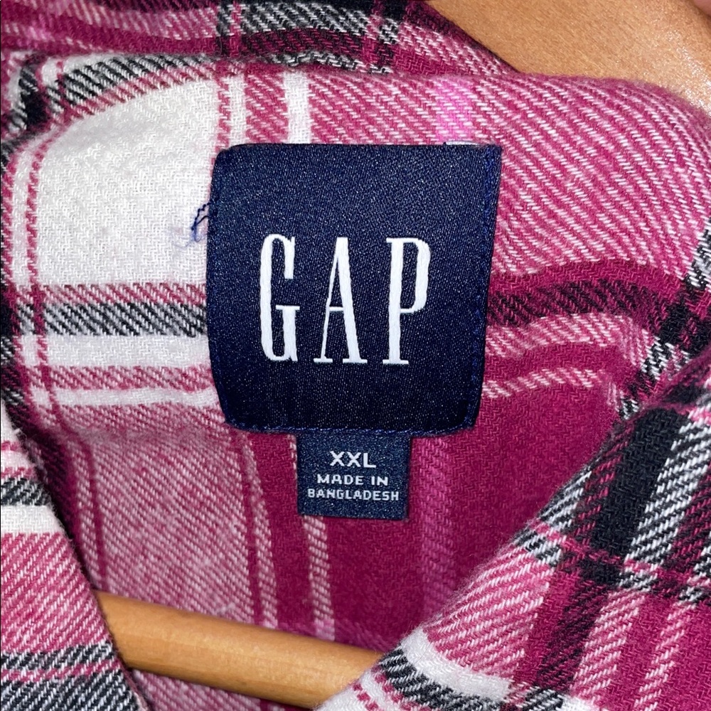 GAP Women's Pink Plaid Flannel Boyfriend Button Down Shirt - Picture 8 of 8